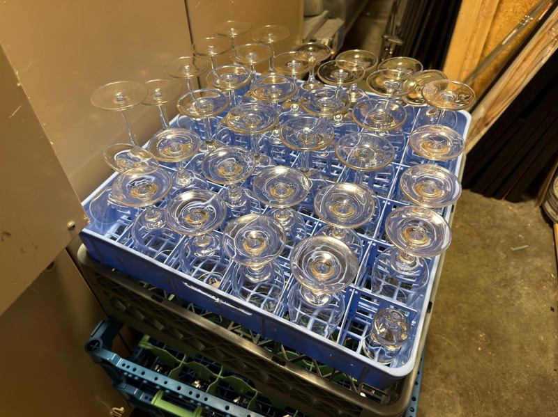 Glas, porslin, bestick, köksutrustning m.m. Stort Parti