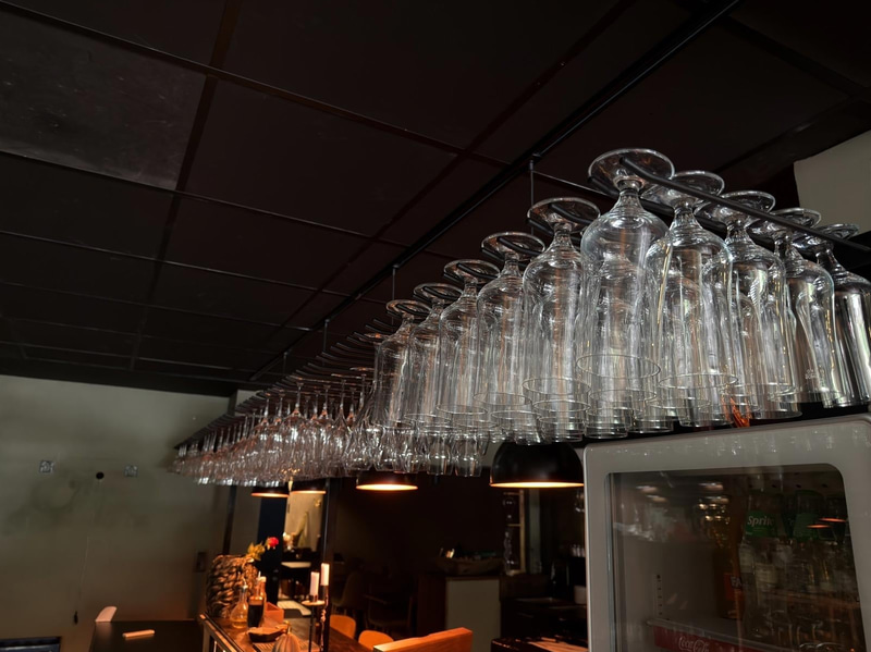 Glas, porslin, bestick, köksutrustning m.m. Stort Parti