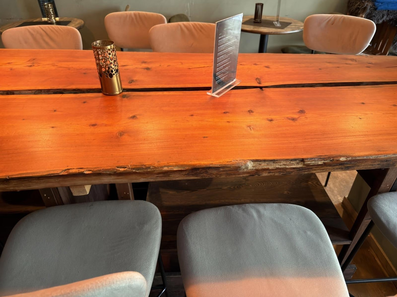 Table with 10 chairs