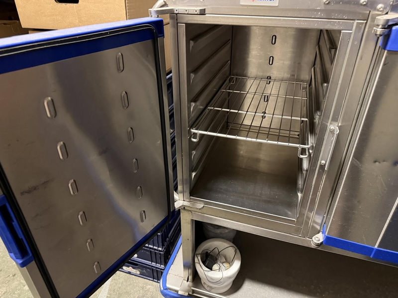 2 Hallins H23435 Heated Trolleys, 770 W