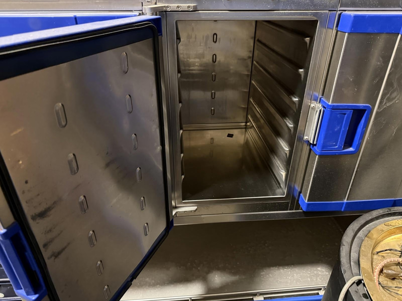 2 Hallins H23435 Heated Trolleys, 770 W
