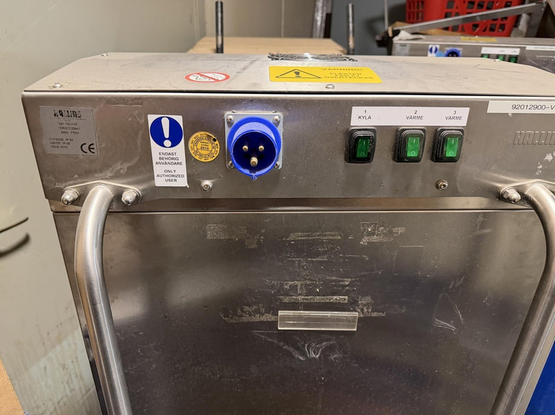 2 Hallins H23435 Heated Trolleys, 770 W