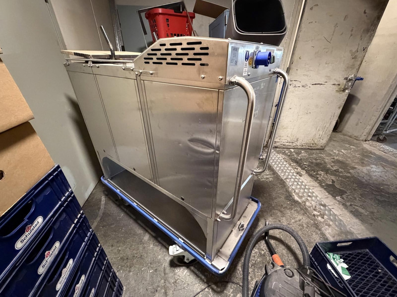 2 Hallins H23435 Heated Trolleys, 770 W