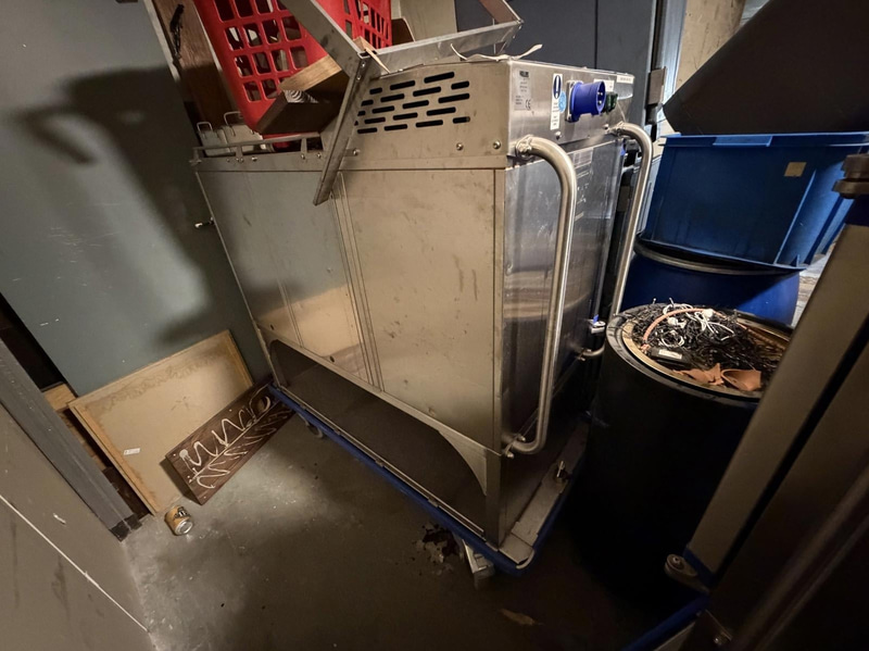 2 Hallins H23435 Heated Trolleys, 770 W