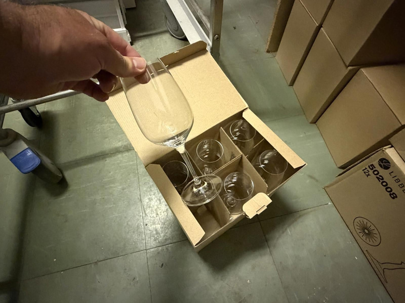 Glas, bestick, srivbord m.m.