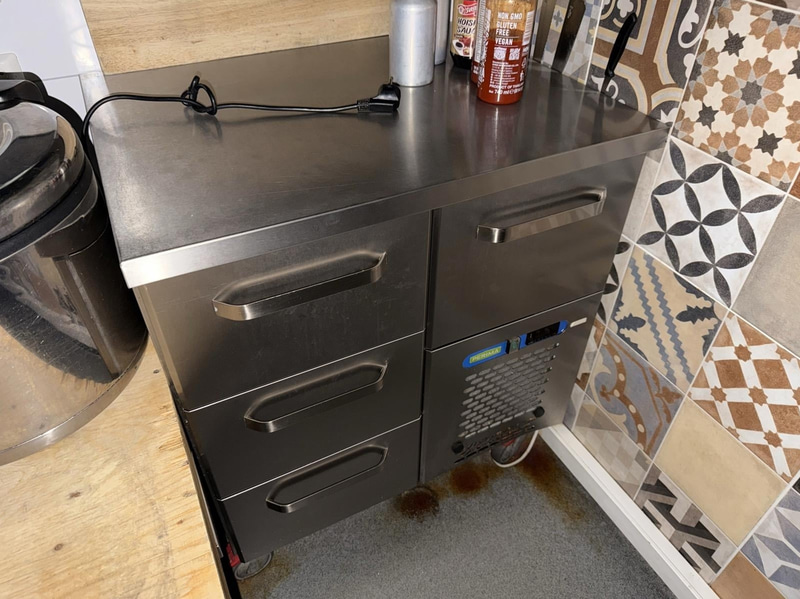 Perima refrigerated counter with 4 drawers
