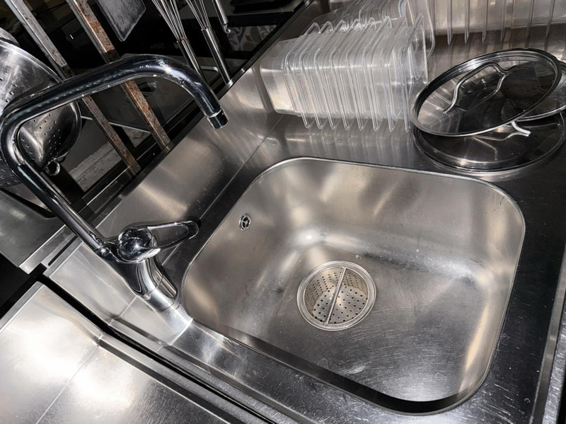 Stainless steel sink unit with bowl