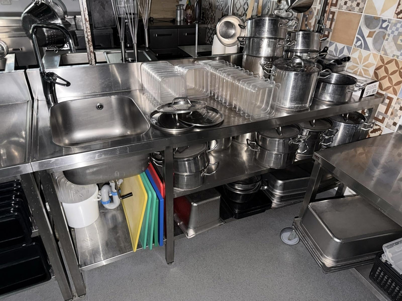 Stainless steel sink unit with bowl
