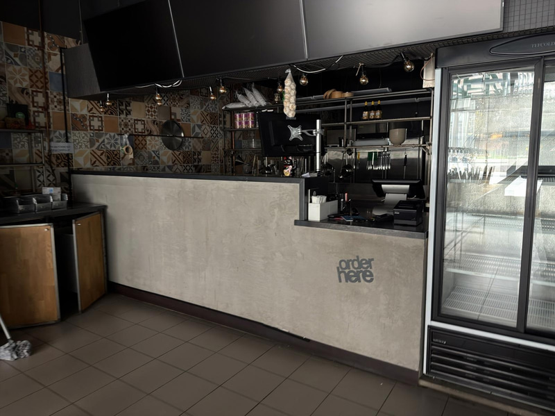 Cash counter, black and gray