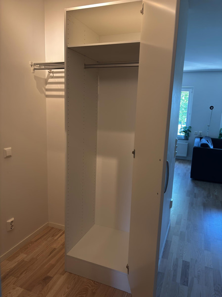 Contents from a fully furnished three-room apartment - see all images for complete contents
