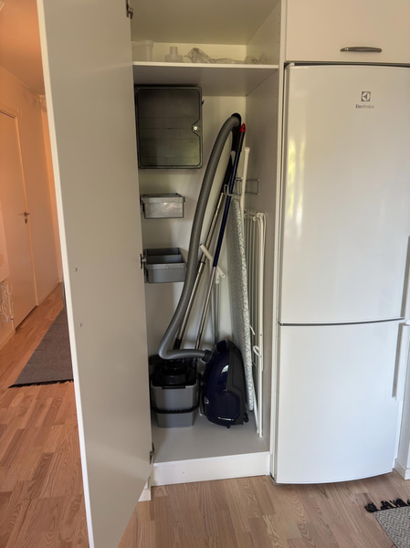 Contents from a fully furnished three-room apartment - see all images for complete contents