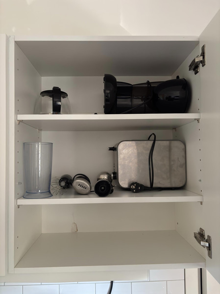 Contents from a fully furnished three-room apartment - see all images for complete contents