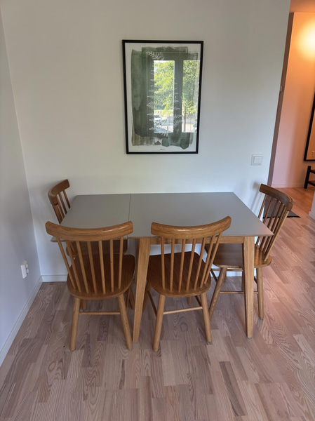 Contents from a fully furnished three-room apartment - see all images for complete contents
