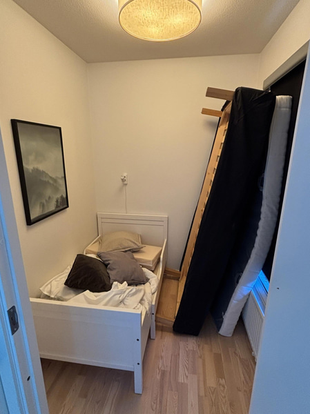 Contents from a fully furnished three-room apartment - see all images for complete contents