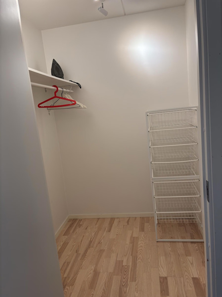 Contents from a fully furnished three-room apartment - see all images for complete contents