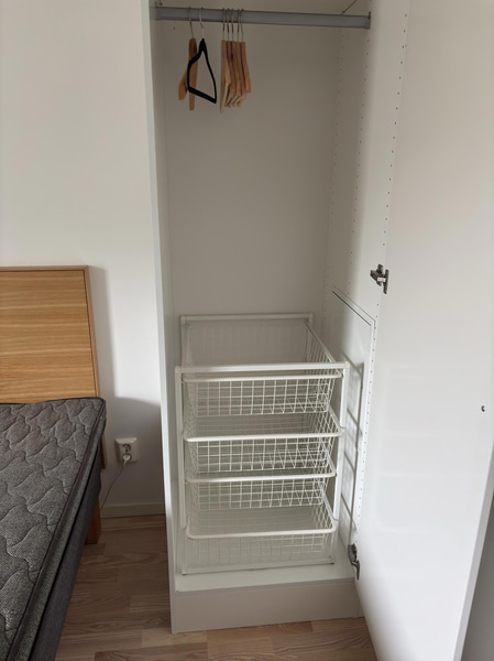 Contents of a fully furnished three-room apartment - see all images for full contents