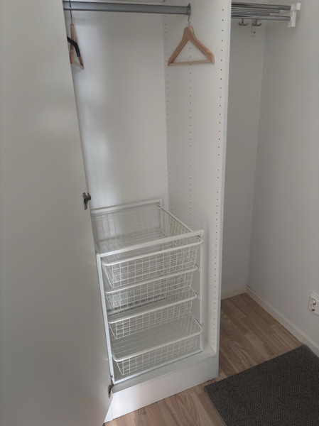 Contents of a fully furnished three-room apartment - see all images for full contents
