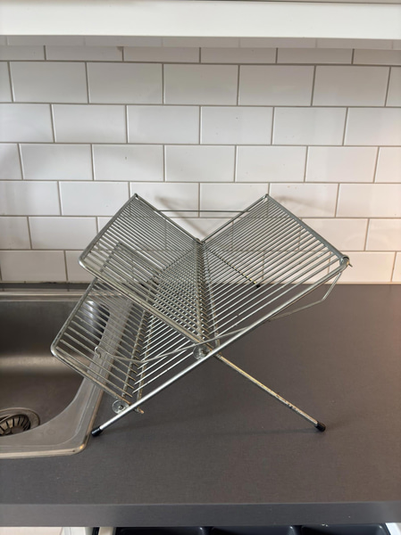 Contents of a fully furnished three-room apartment - see all images for full contents