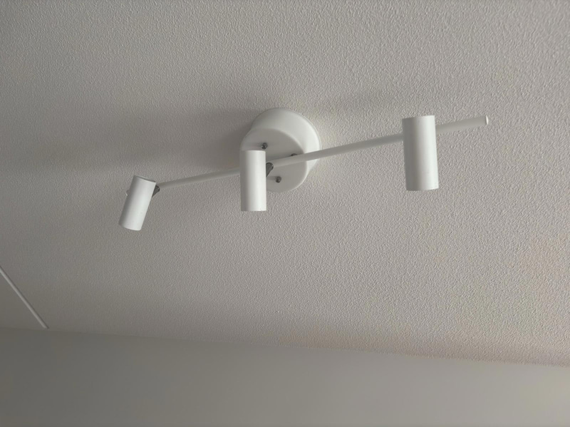 Contents of a fully furnished three-room apartment - see all images for full contents