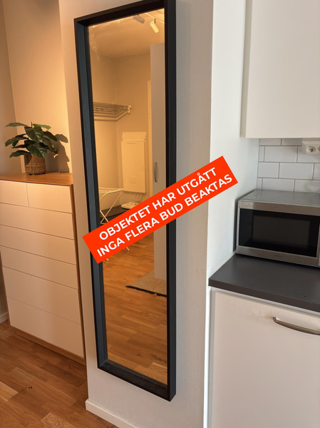 Inventarier till fullt möblerad enrummare - se alla bilder för komplett innehåll