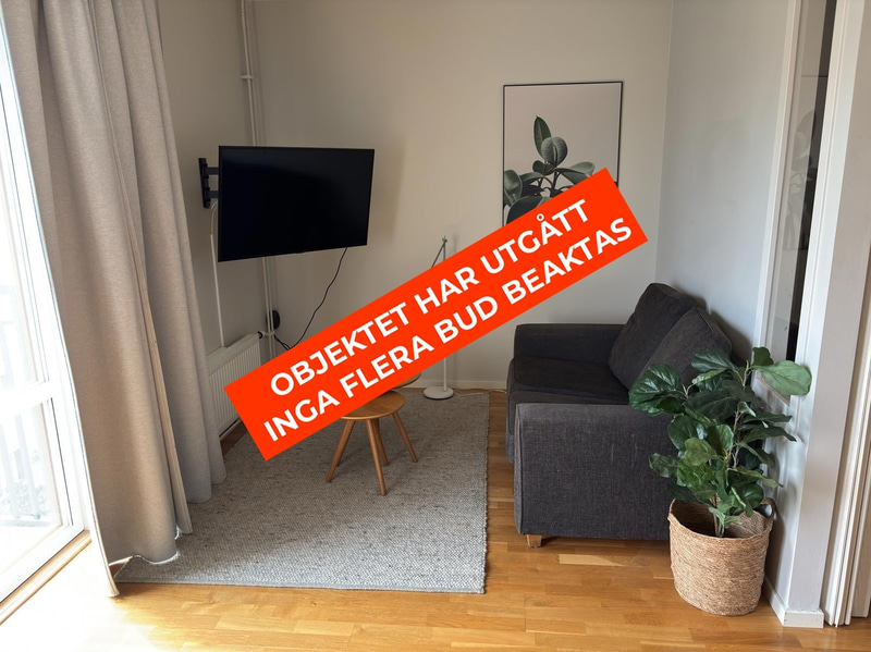 Inventarier till fullt möblerad enrummare - se alla bilder för komplett innehåll