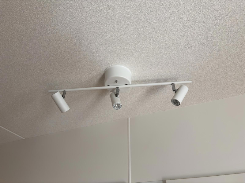Inventarier till fullt möblerad enrummare - se alla bilder för komplett innehåll