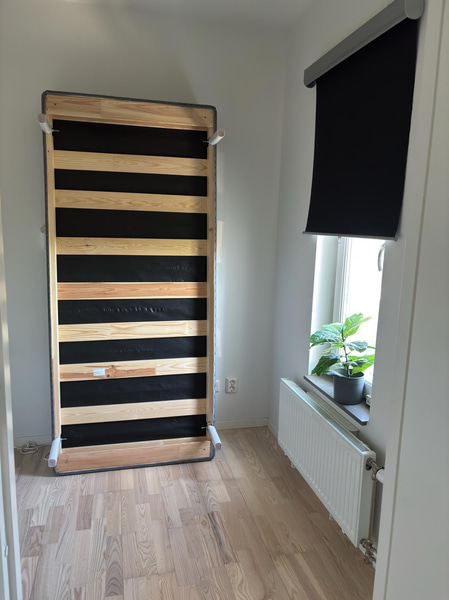 Contents of a fully furnished three-room apartment - see all images for full contents