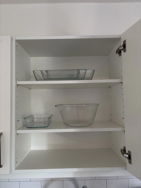 Contents of a fully furnished three-room apartment - see all images for full contents