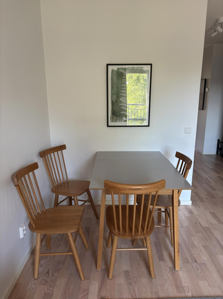 Contents of a fully furnished three-room apartment - see all images for full contents