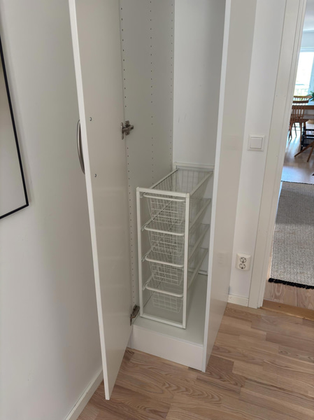 Contents of a fully furnished four-room apartment - see all images for the complete contents