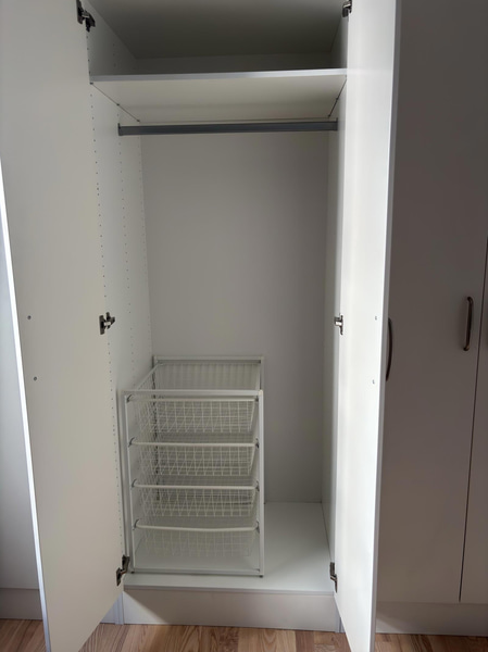 Contents of a fully furnished four-room apartment - see all images for the complete contents