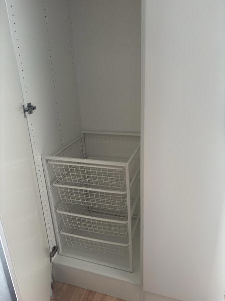 Contents of a fully furnished four-room apartment - see all images for the complete contents