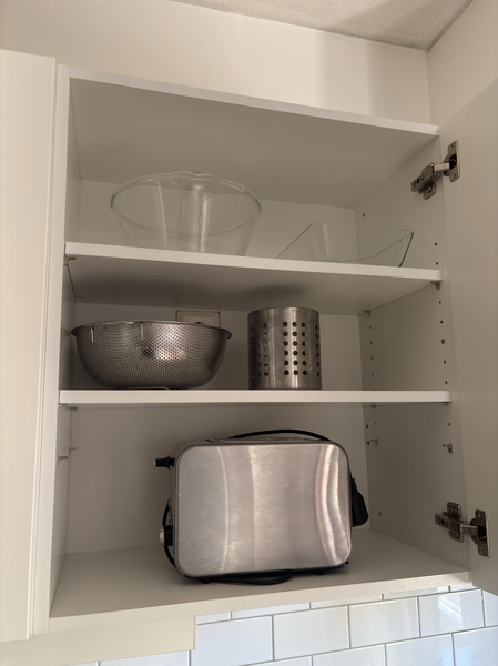 Contents of a fully furnished four-room apartment - see all images for the complete contents