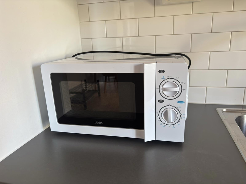 Contents of a fully furnished four-room apartment - see all images for the complete contents