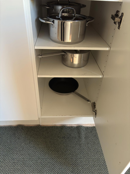 Contents of a fully furnished four-room apartment - see all images for the complete contents