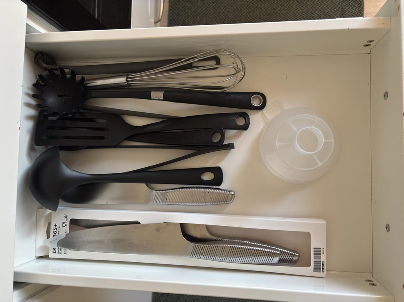 Contents of a fully furnished four-room apartment - see all images for the complete contents