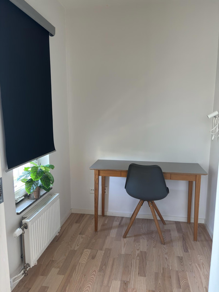 Contents of a fully furnished four-room apartment - see all images for the complete contents