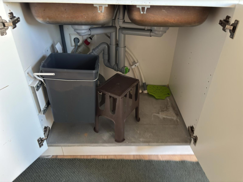 Contents of a fully furnished four-room apartment - see all images for full contents