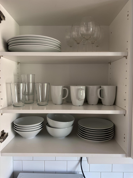 Contents of a fully furnished four-room apartment - see all images for complete contents