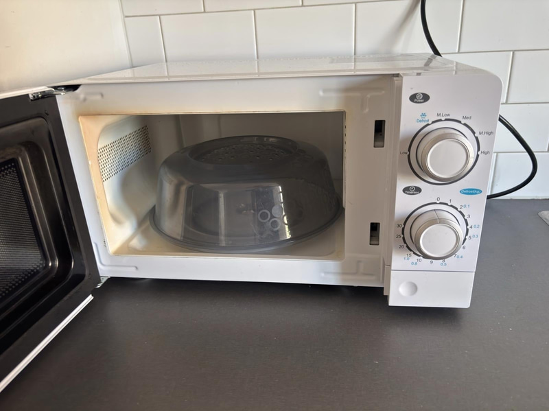 Contents of a fully furnished four-room apartment - see all images for complete contents
