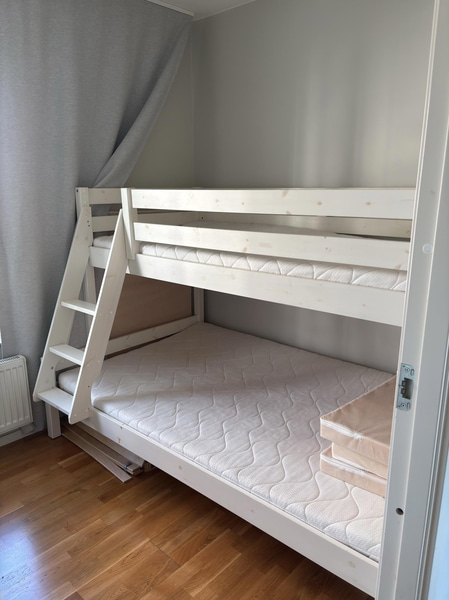 Contents of a fully furnished four-room apartment - see all images for complete contents
