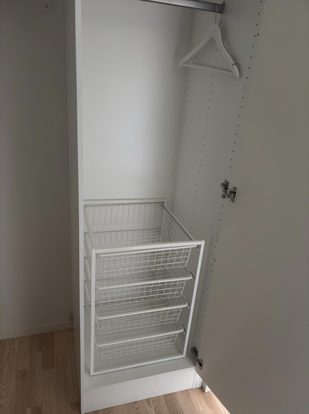 Contents of a fully furnished three-room apartment - see all photos for complete contents
