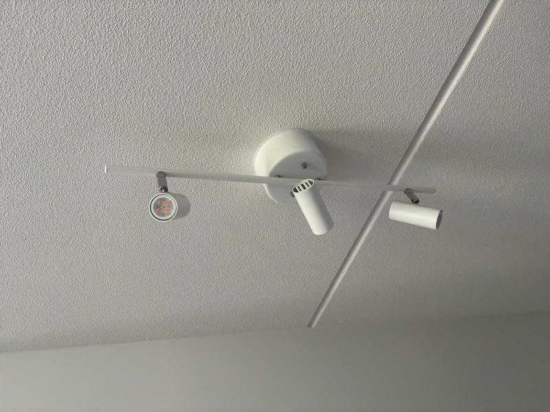 Contents of a fully furnished three-room apartment - see all photos for complete contents