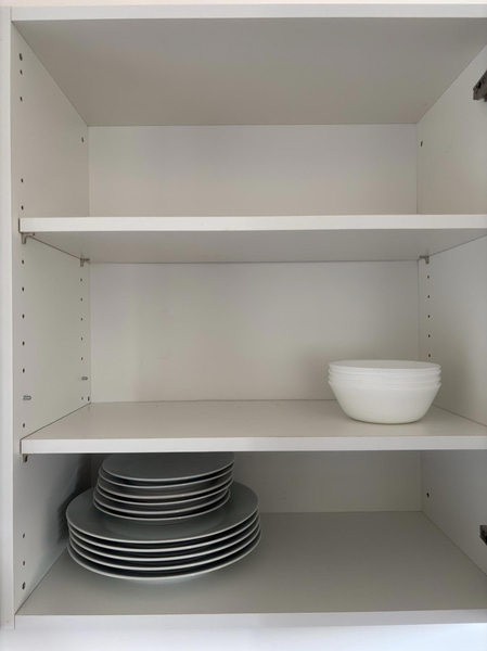 Contents of a fully furnished three-room apartment - see all photos for complete contents