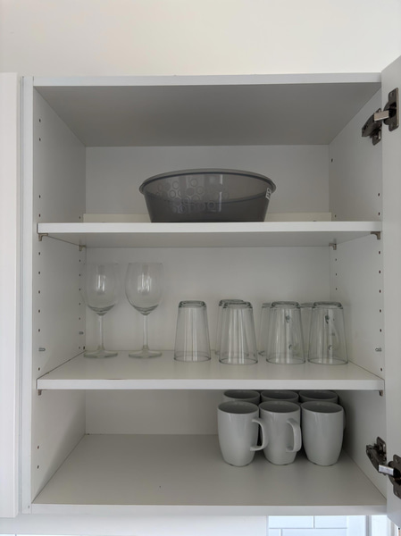 Contents of a fully furnished three-room apartment - see all photos for complete contents