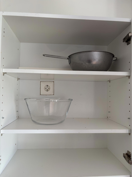 Contents of a fully furnished four-room apartment - see all images for full contents