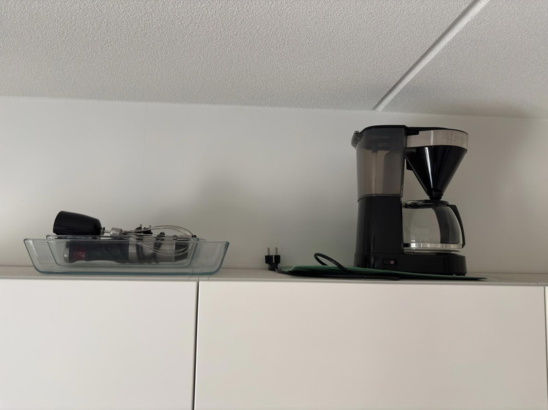 Contents of a fully furnished three-room apartment - see all images for the complete contents