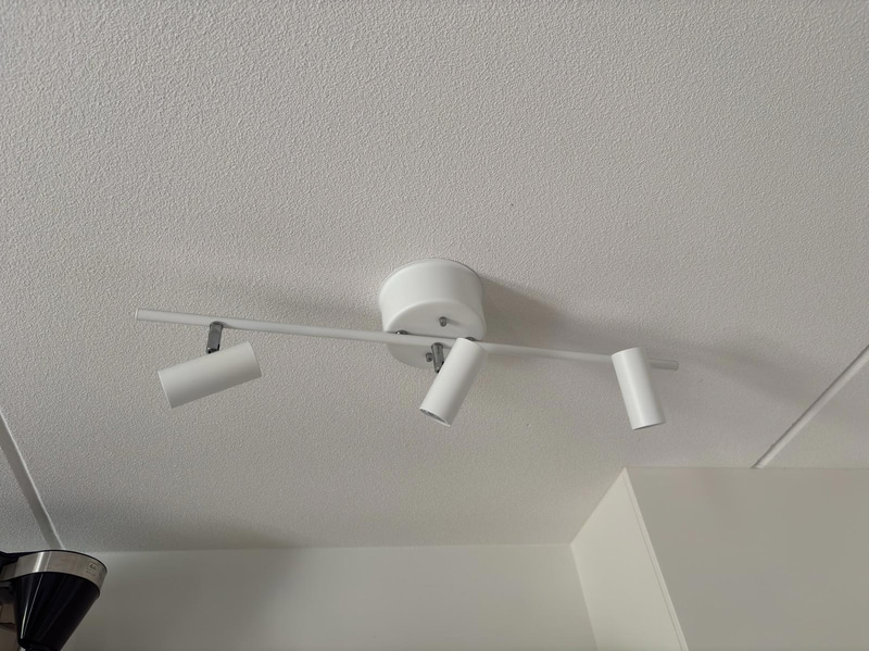 Contents of a fully furnished three-room apartment - see all images for the complete contents
