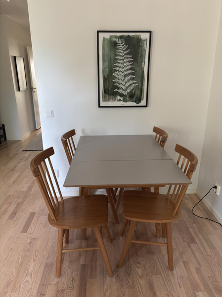 Contents of a fully furnished three-room apartment - see all images for the complete contents