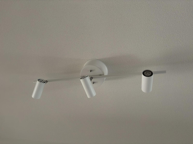 Contents of a fully furnished three-room apartment - see all images for the complete contents